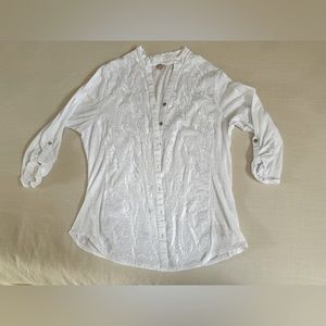 White embroidered Reba blouse great condition. Flattering with silver buttons.